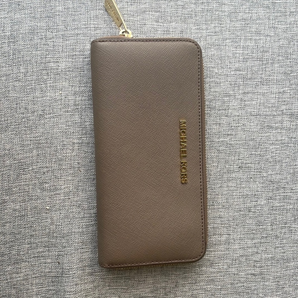Michael Kors wallet, Brand new without tags never used